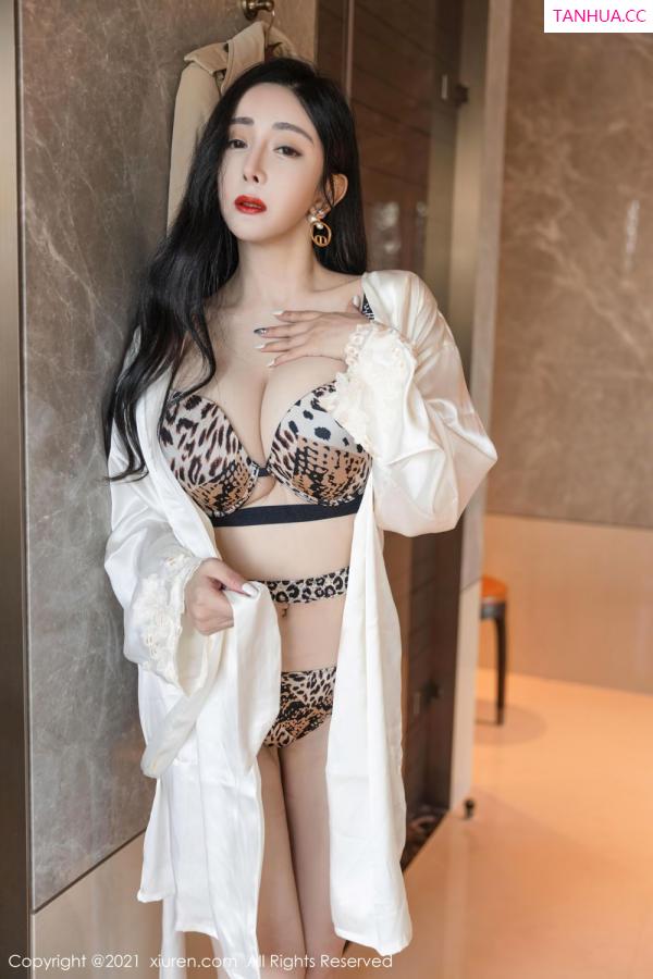 允薾  [XiuRen]高清写真图 2021.09.29 No.4020 允薾第57张图片